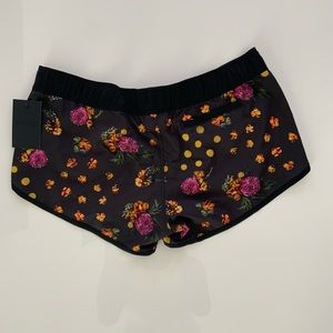 Hurley Women’s floral short size L Black